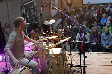 Sonderkonzert Alon & Joca, Skulpturengarten Damnatz / Foto: Gabriele Benedix